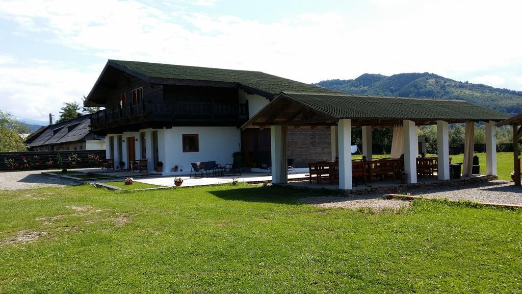 Landhaus Bed&Breakfast Vişeu de Sus Exterior foto